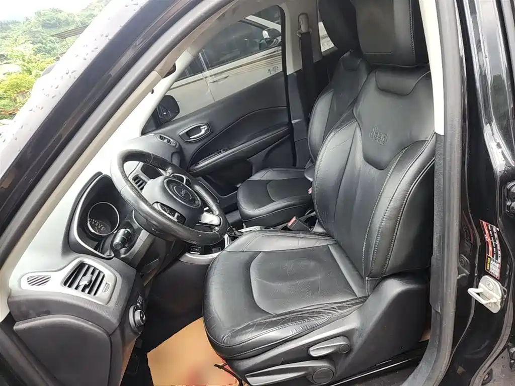 Jeep Compass — фото 15
