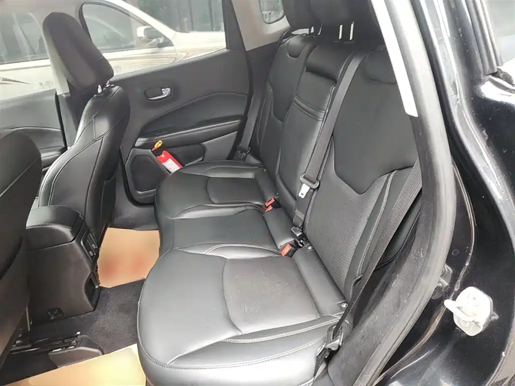 Jeep Compass — фото 17