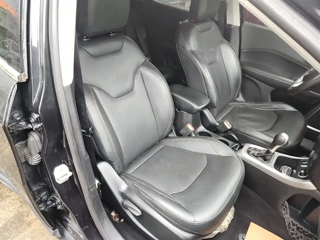 Jeep Compass — фото 25