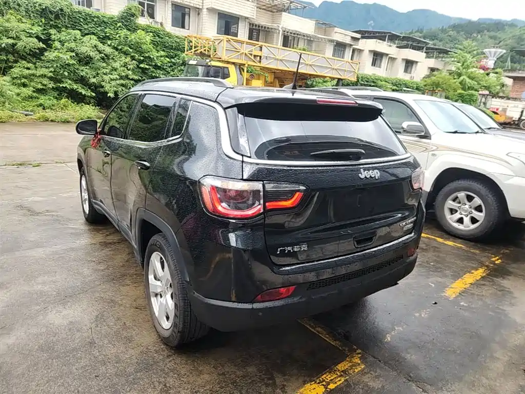 Jeep Compass — фото 5
