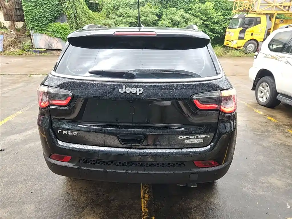 Jeep Compass — фото 6