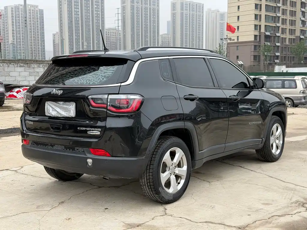Jeep Compass — фото 4