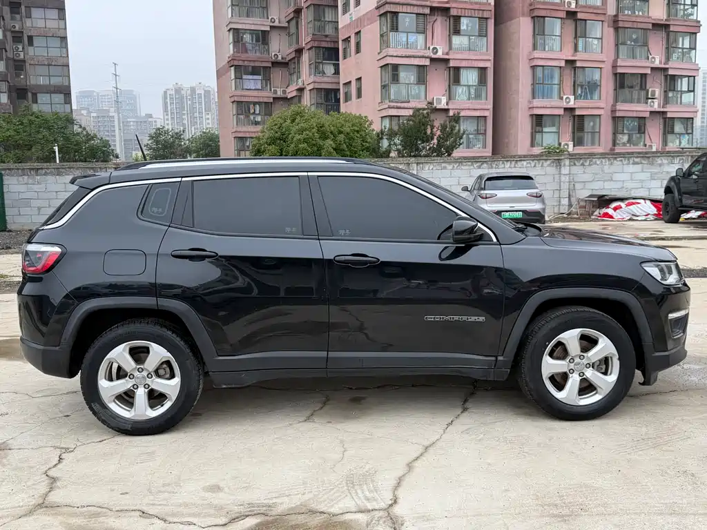 Jeep Compass — фото 5