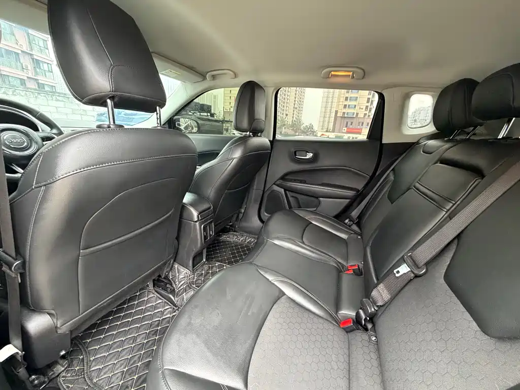 Jeep Compass — фото 8
