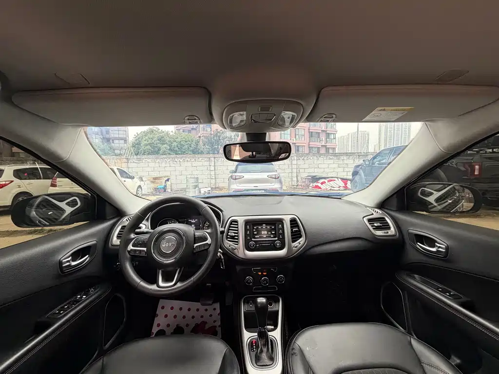 Jeep Compass — фото 9