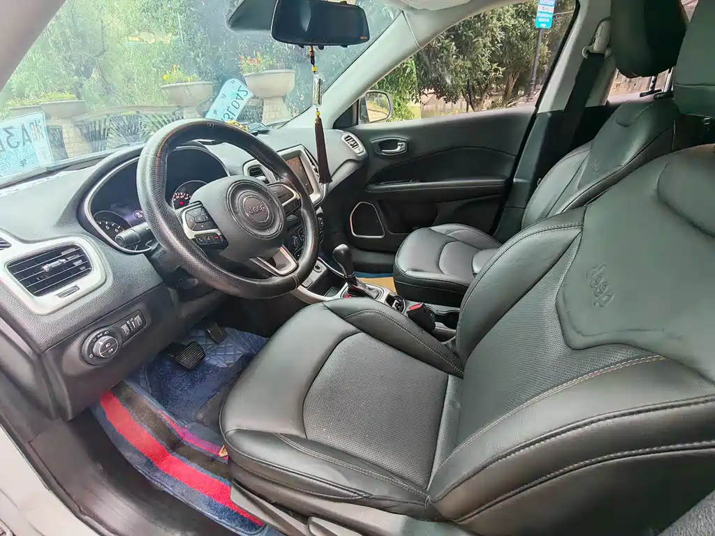 Jeep Compass — фото 4