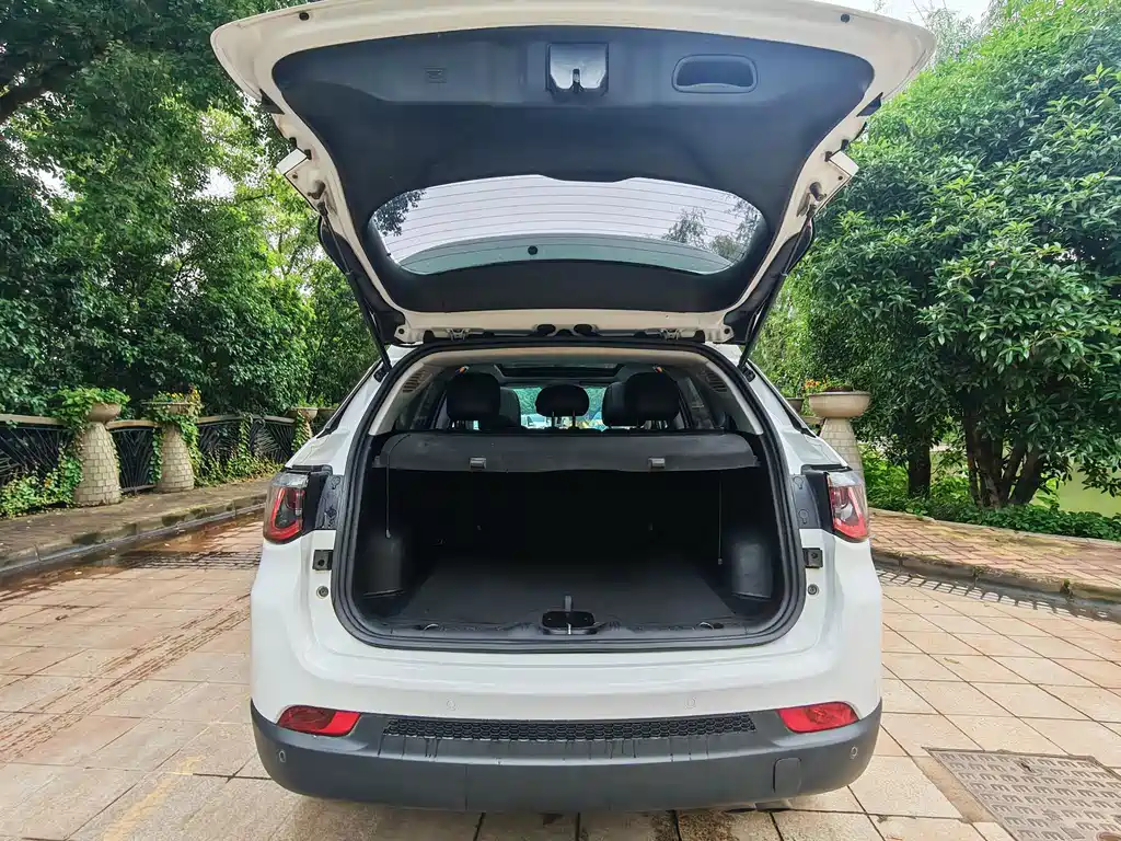 Jeep Compass — фото 7