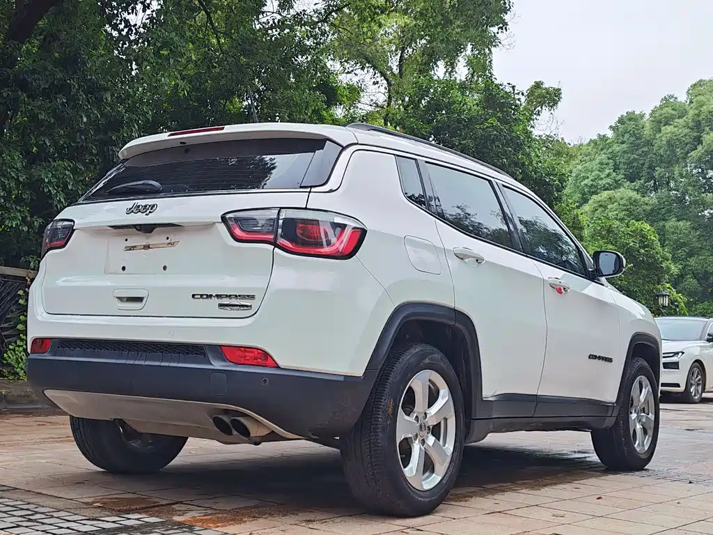 Jeep Compass — фото 8