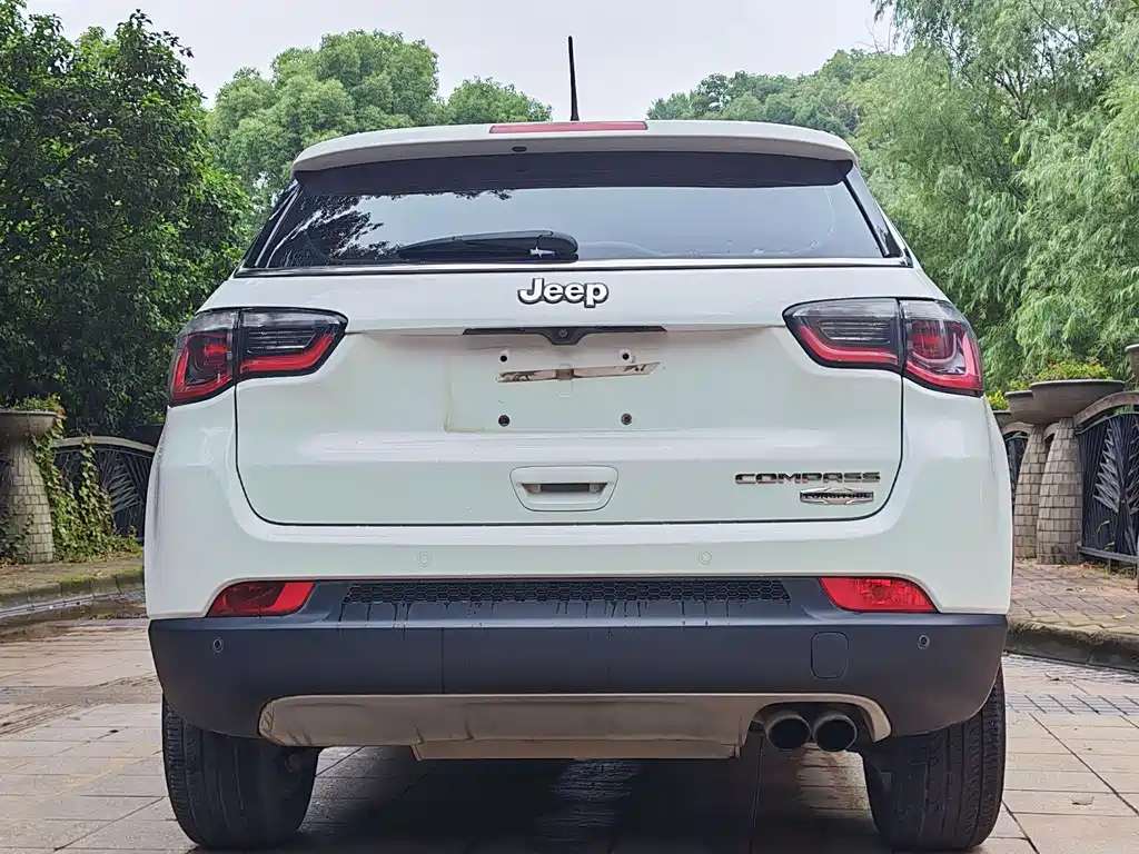 Jeep Compass — фото 9