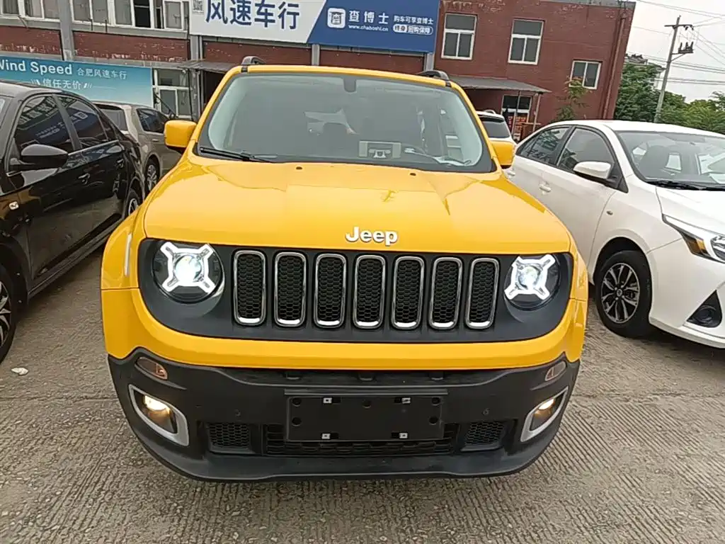 Jeep Renegade — фото 3
