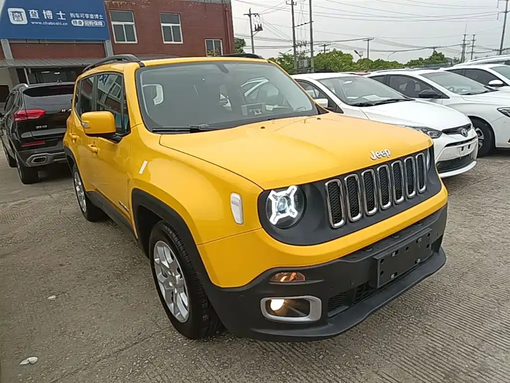 Jeep Renegade — фото 4