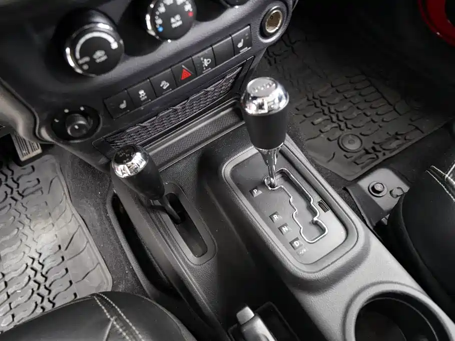 Jeep Wrangler — фото 6