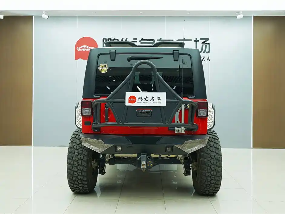 Jeep Wrangler — фото 10