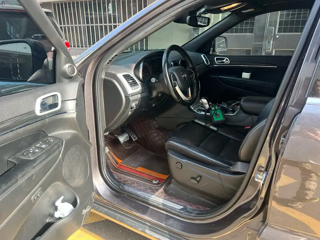 Jeep Grand Cherokee (Import) — фото 2