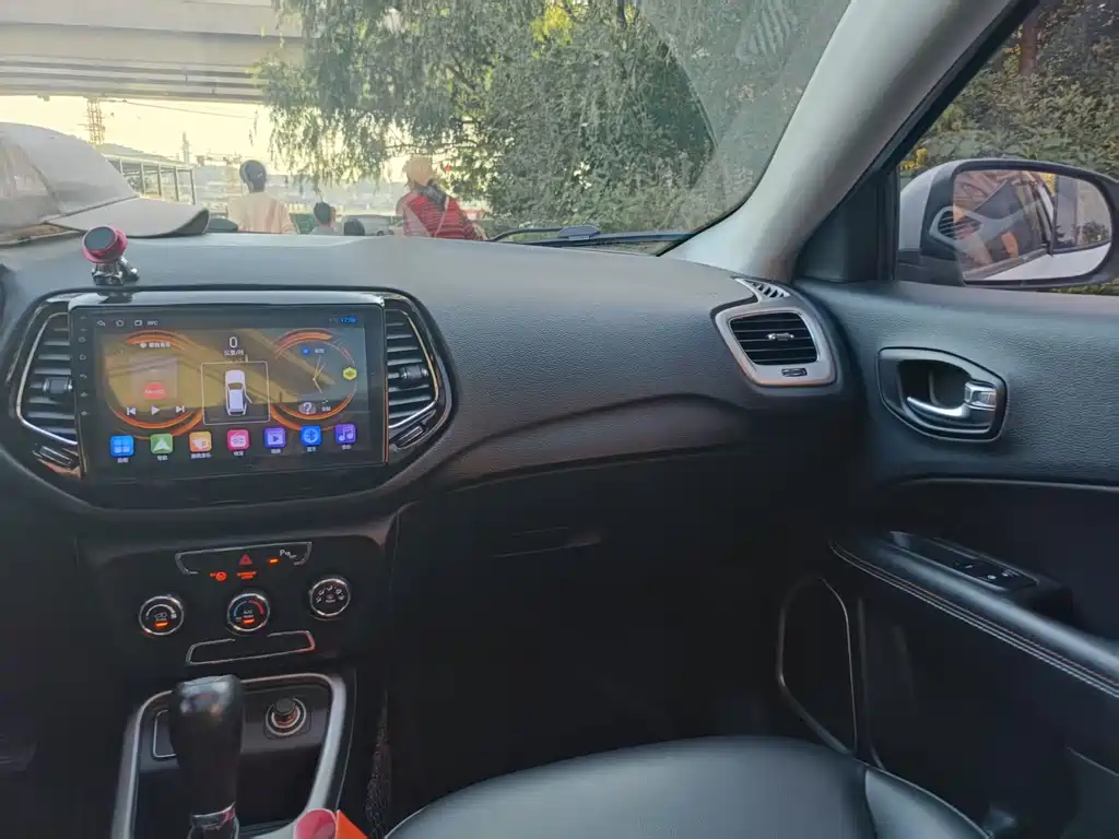 Jeep Compass — фото 11
