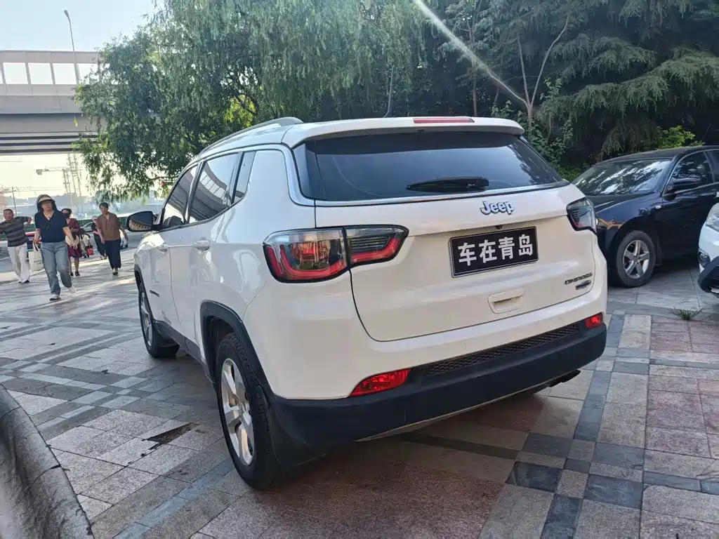 Jeep Compass — фото 13