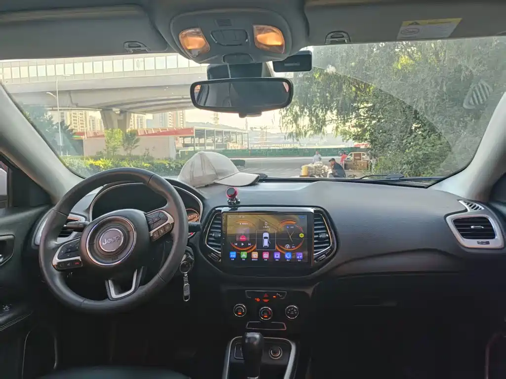Jeep Compass — фото 10