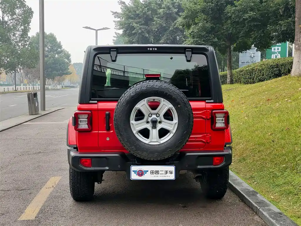Jeep Wrangler — фото 5