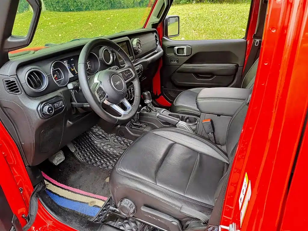 Jeep Wrangler — фото 7