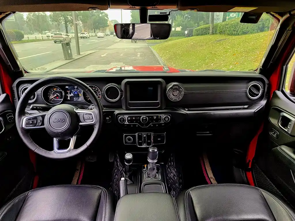 Jeep Wrangler — фото 10