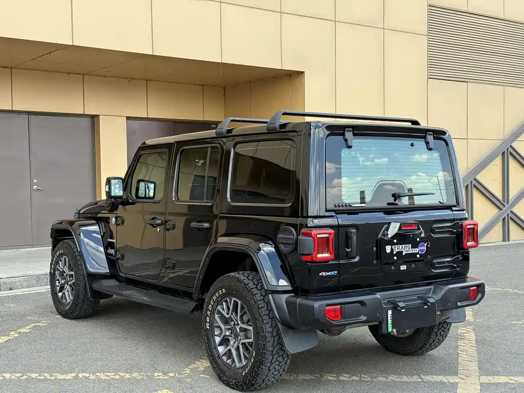 Jeep Wrangler PHEV — фото 7