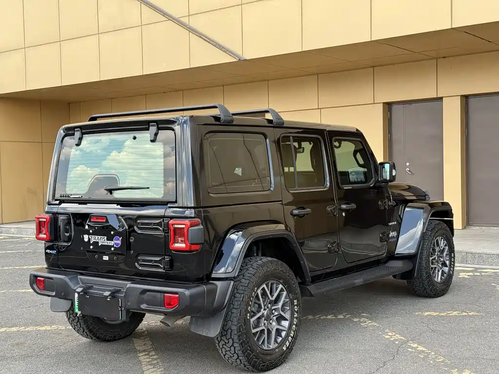 Jeep Wrangler PHEV — фото 9