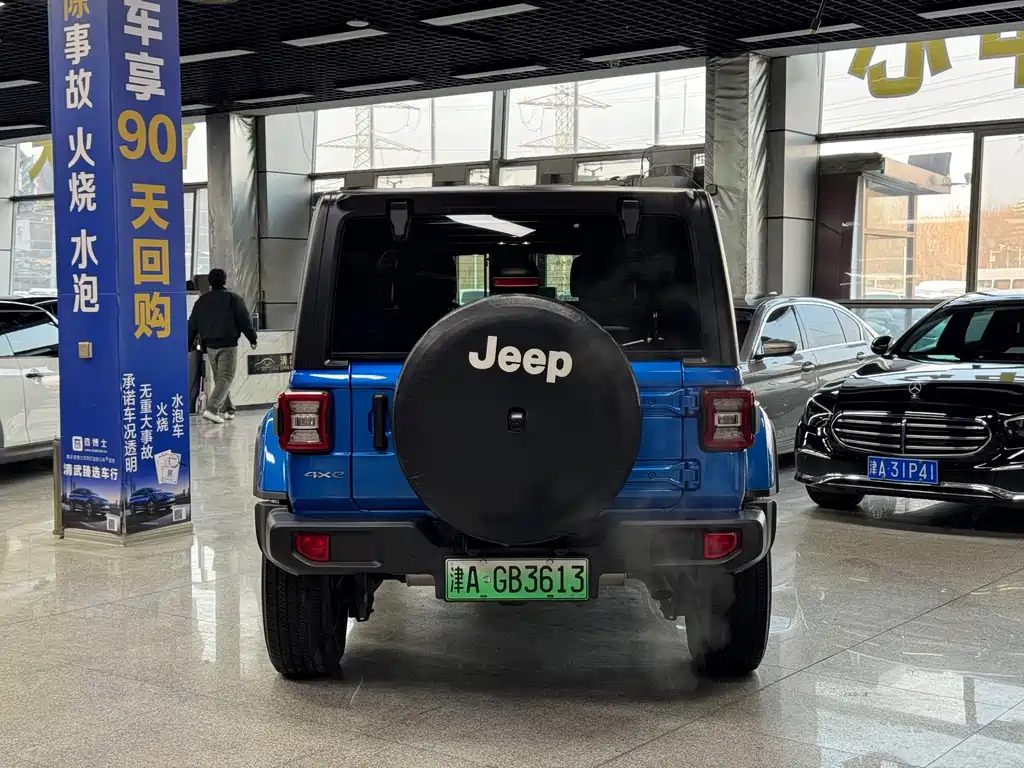 Jeep Wrangler PHEV — фото 14