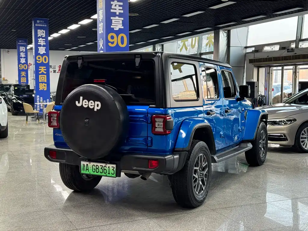 Jeep Wrangler PHEV — фото 15