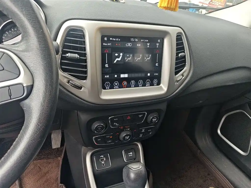 Jeep Compass — фото 13
