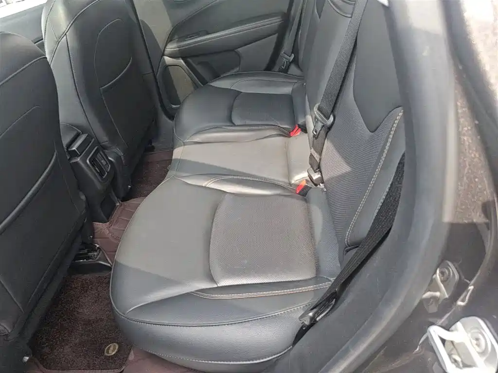 Jeep Compass — фото 17