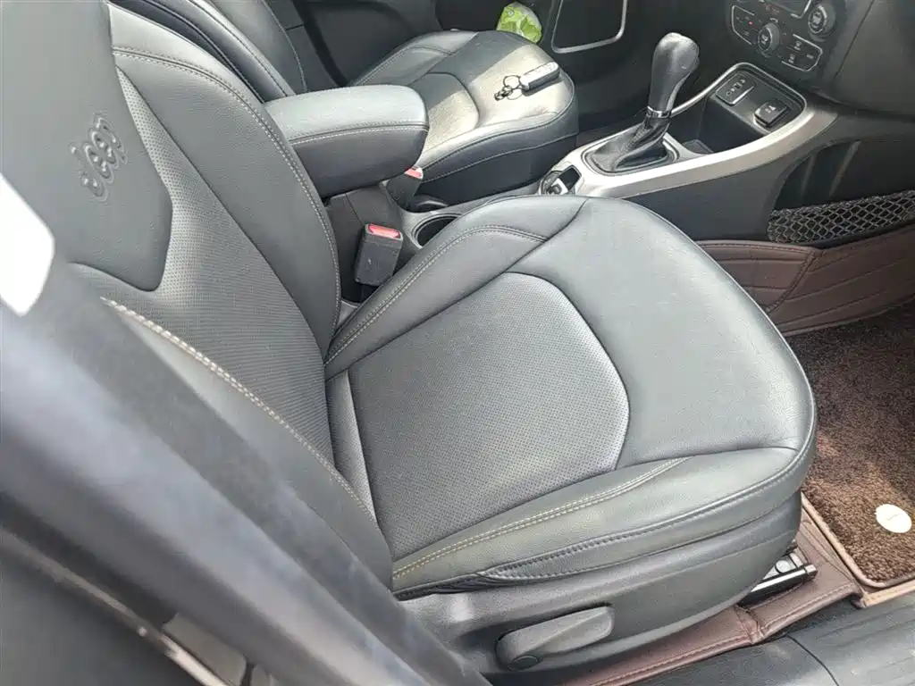 Jeep Compass — фото 25