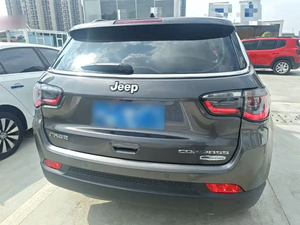 Jeep Compass — фото 6