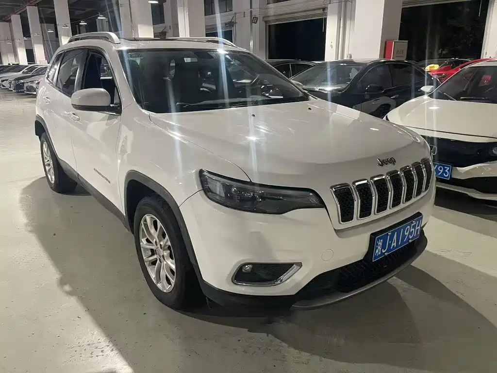 Jeep Cherokee — фото 3