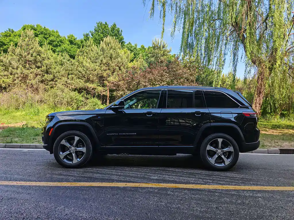 Jeep Grand Cherokee 4xe (Import) — фото 15