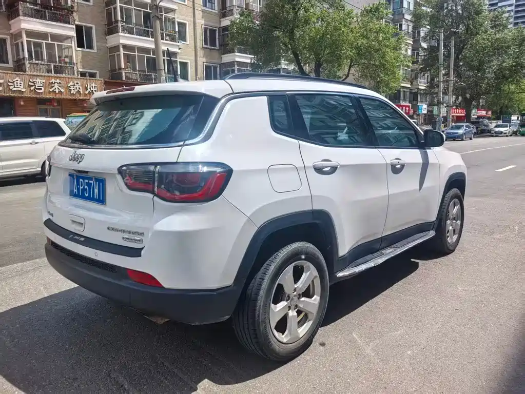 Jeep Compass — фото 4