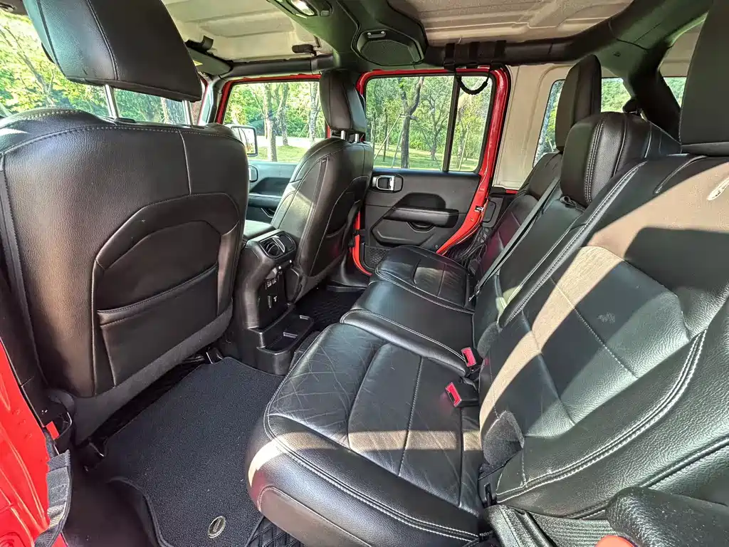 Jeep Wrangler — фото 6