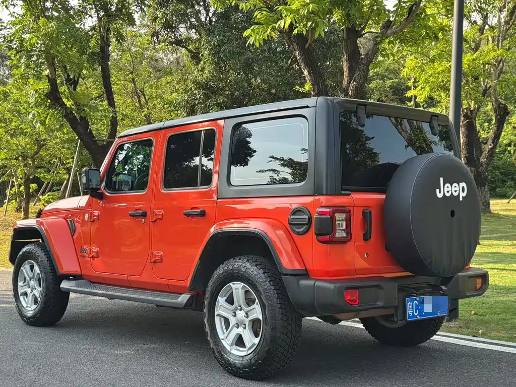 Jeep Wrangler — фото 7