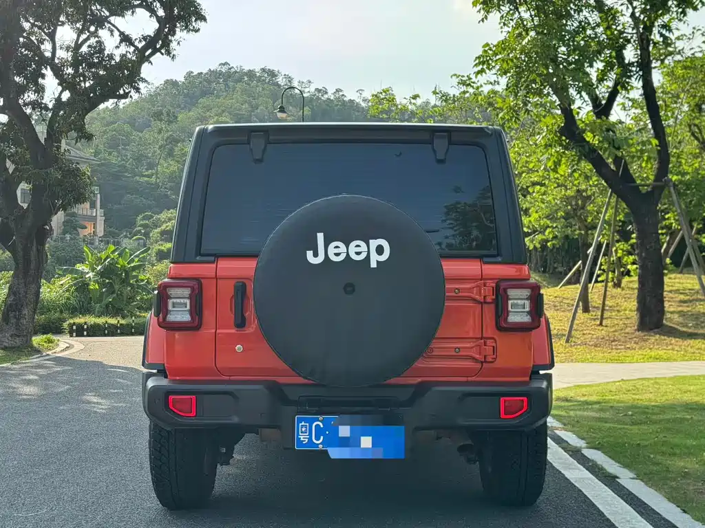Jeep Wrangler — фото 8