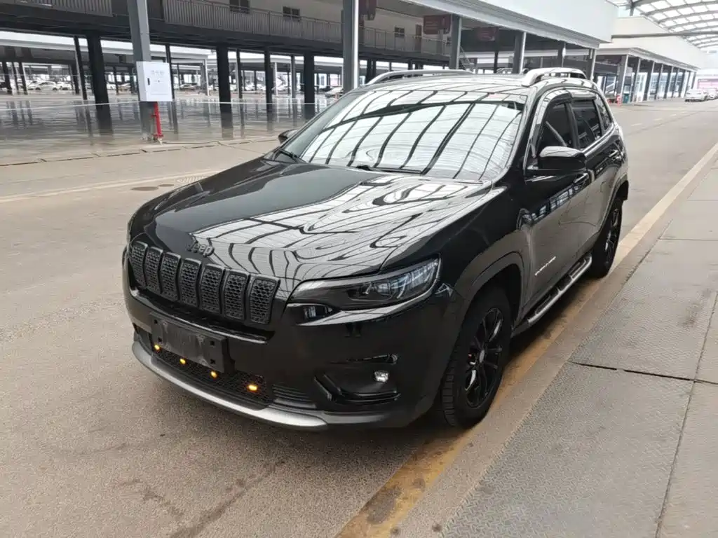 Jeep Cherokee — фото 2
