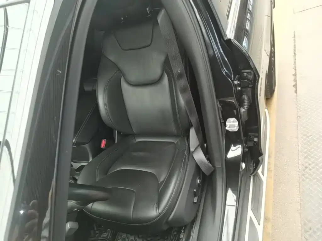 Jeep Cherokee — фото 15