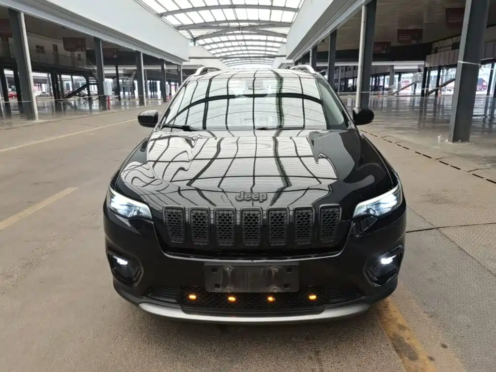 Jeep Cherokee — фото 3
