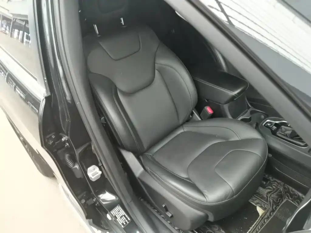 Jeep Cherokee — фото 25