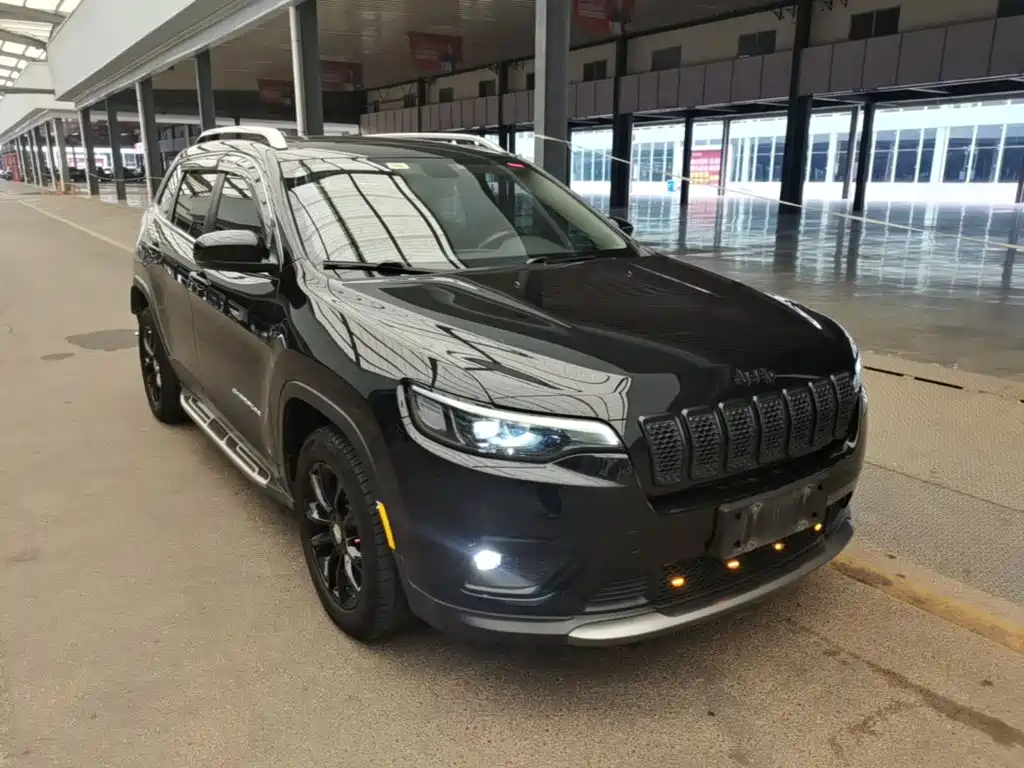Jeep Cherokee — фото 4