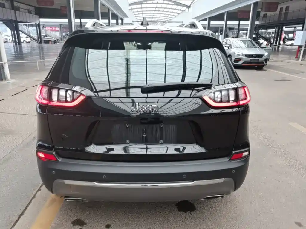 Jeep Cherokee — фото 6