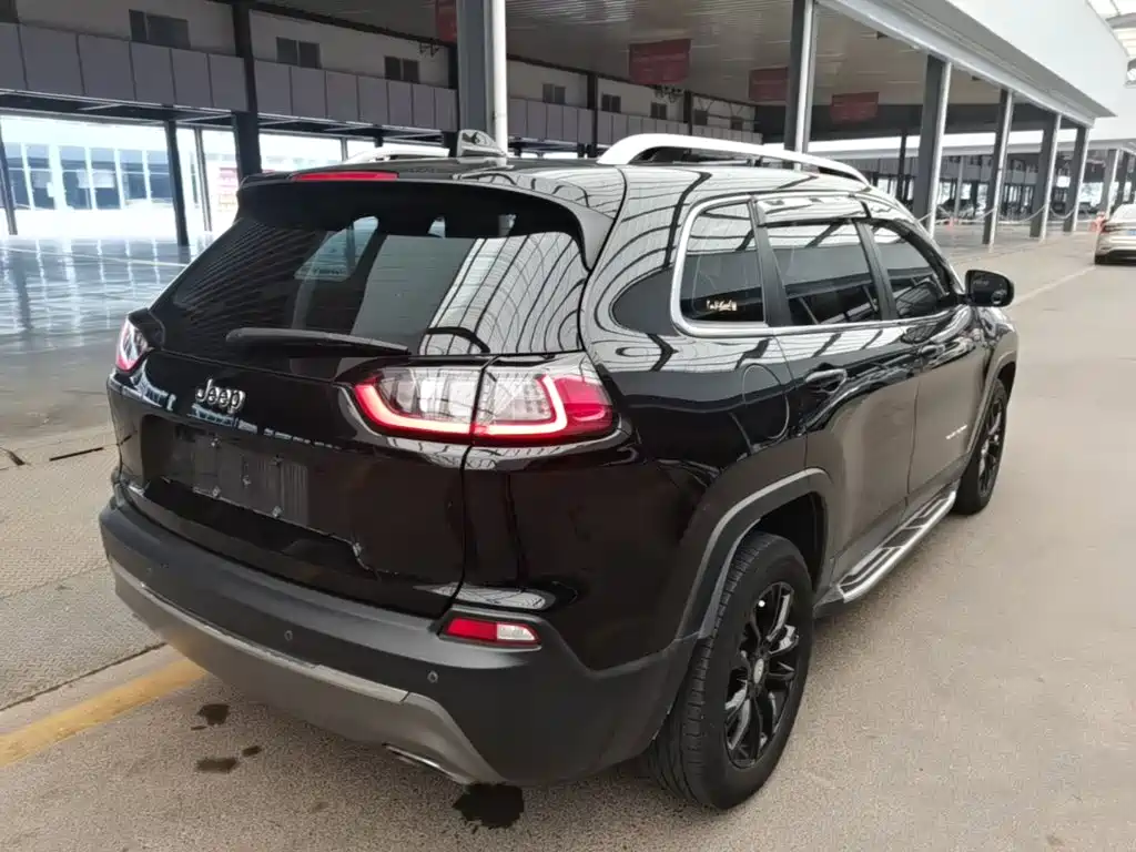Jeep Cherokee — фото 7
