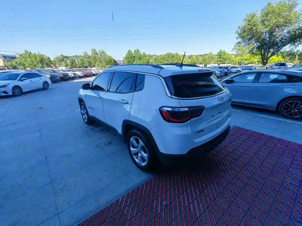 Jeep Compass — фото 5