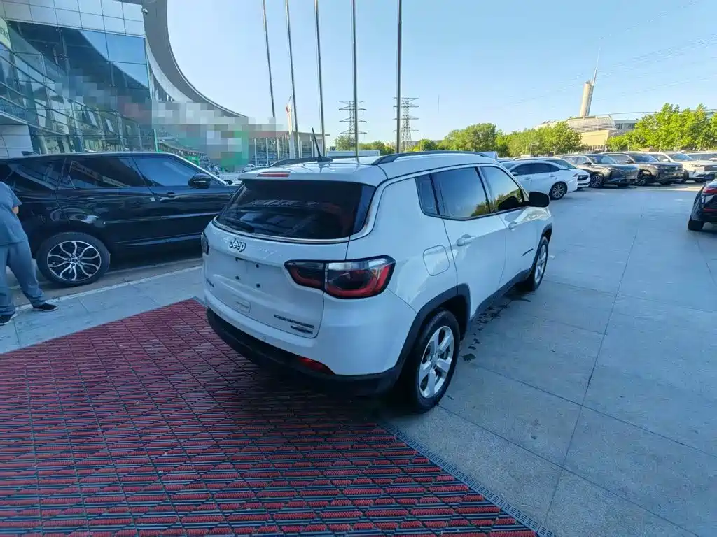 Jeep Compass — фото 7