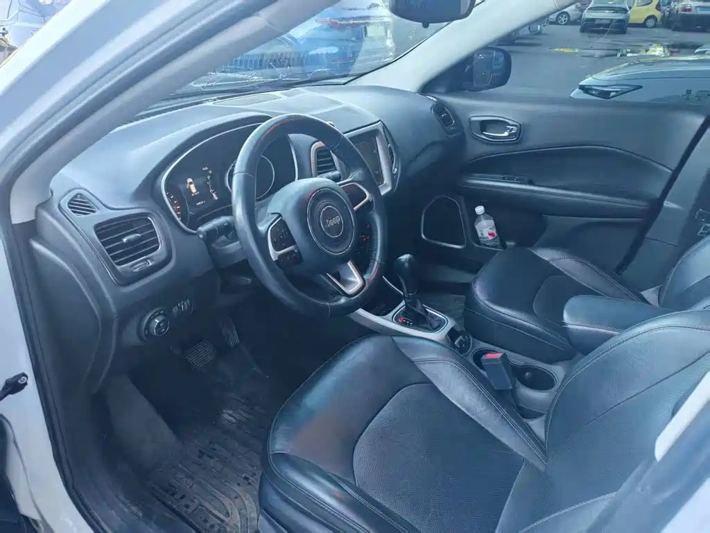 Jeep Compass — фото 9