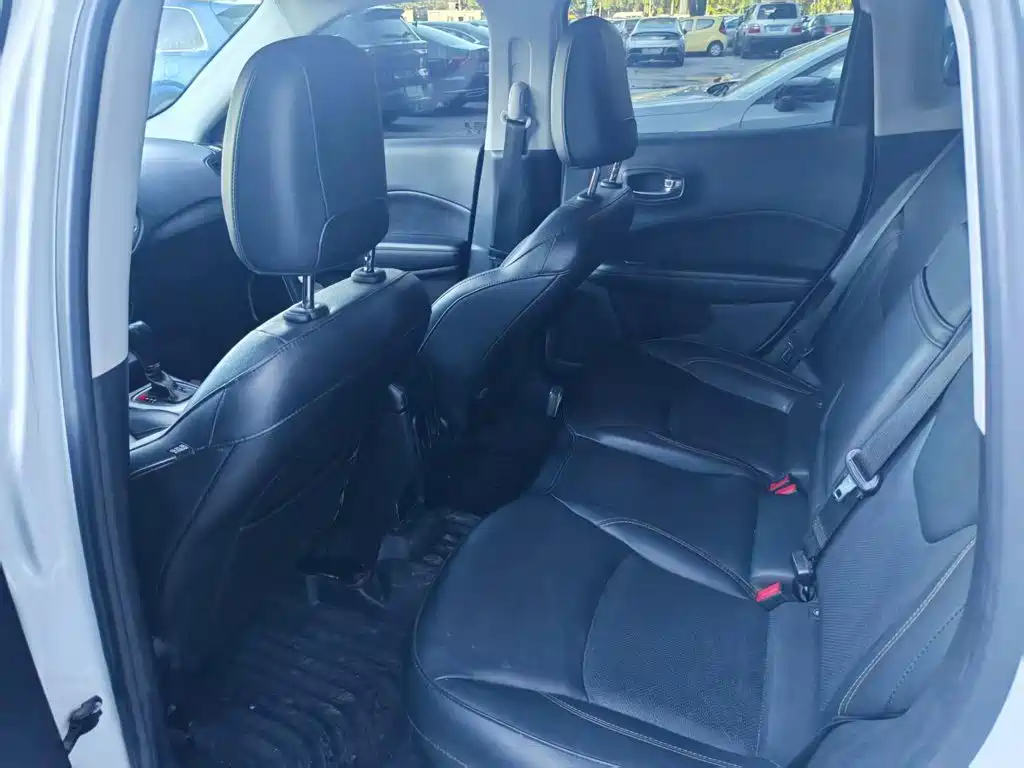 Jeep Compass — фото 10
