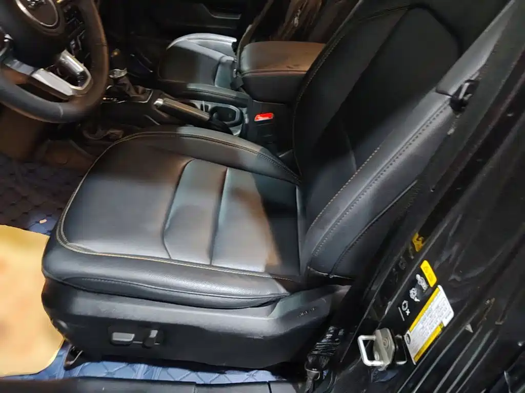 Jeep Wrangler — фото 15